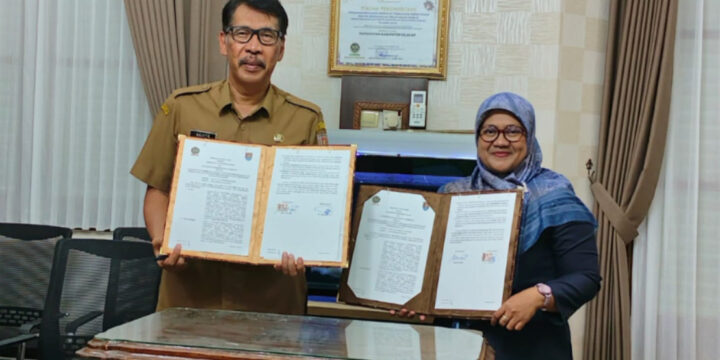 Penandatanganan MoU dan MoA dengan Bupati Cilacap Program Membangun Desa